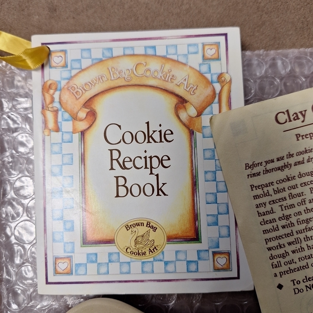 Vintage Brown Bag Cookie Art 1995 Gingerbread Clay Cookie Mold w Recipe Book - Picture 4 of 8
